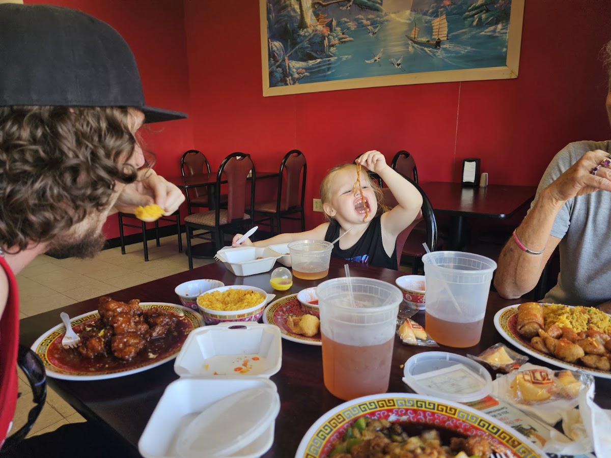 Main Moon Chinese Restaurant Photo 8